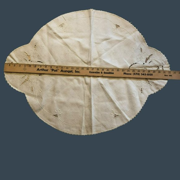 Battenburg Lace Lg Doily Table Topper Linen MCM Farmhouse - Picture 5 of 6